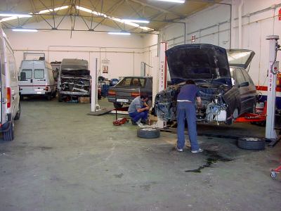 Auxiliar de mantenimiento de electromecánica de vehículos